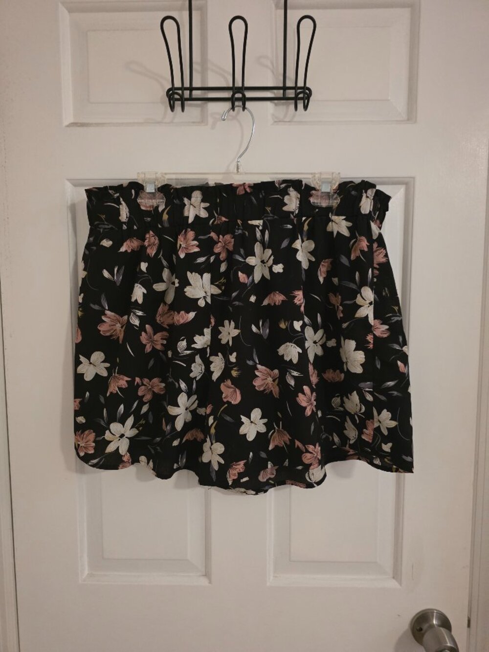 Shein Curve Womens Thin Material Lightweight Summer Shorts 3Xl Pink White Floral
